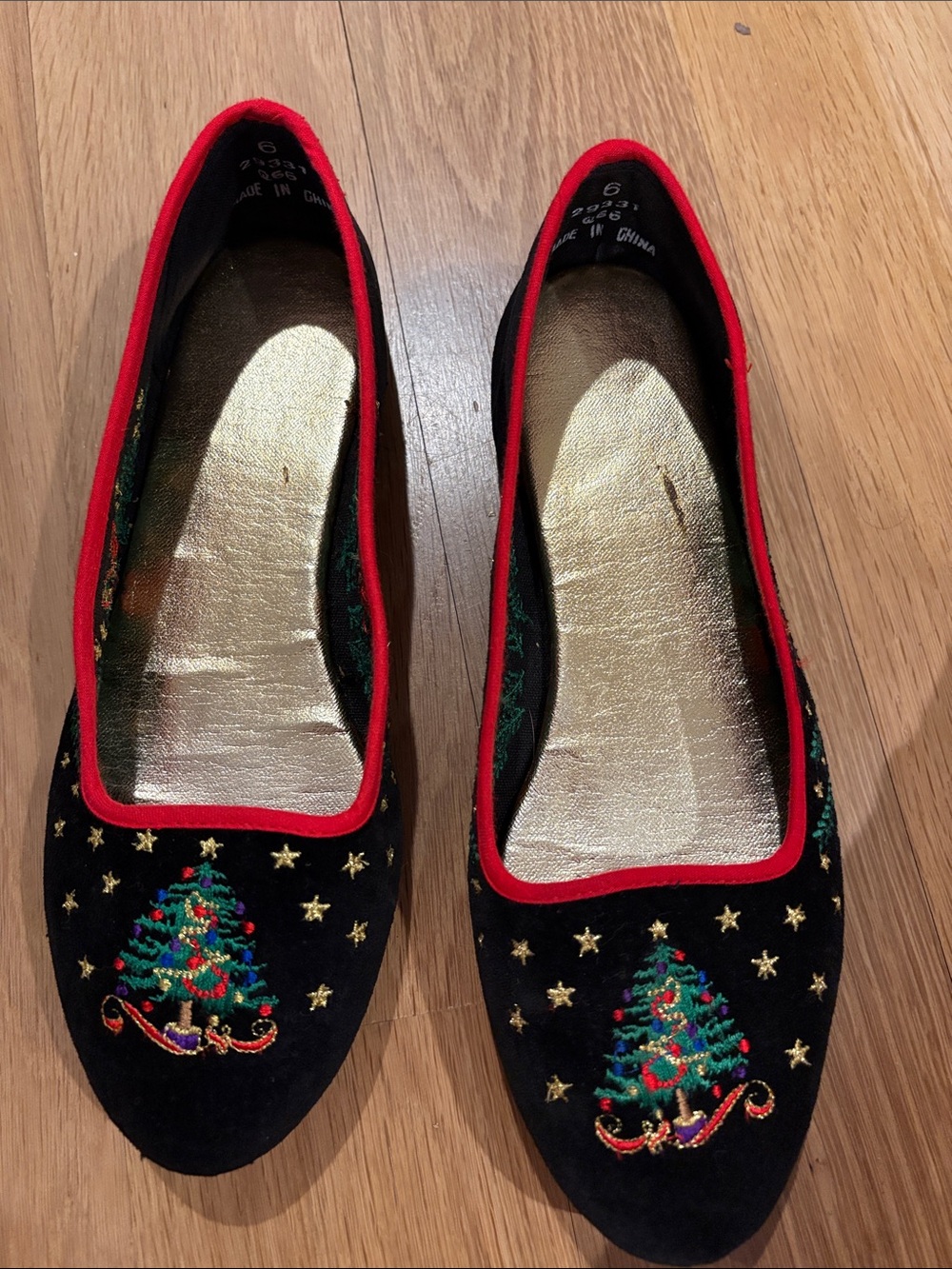 Size 6 Christmas flats: Black Red-Trim Velvet Holiday Ballet Flats